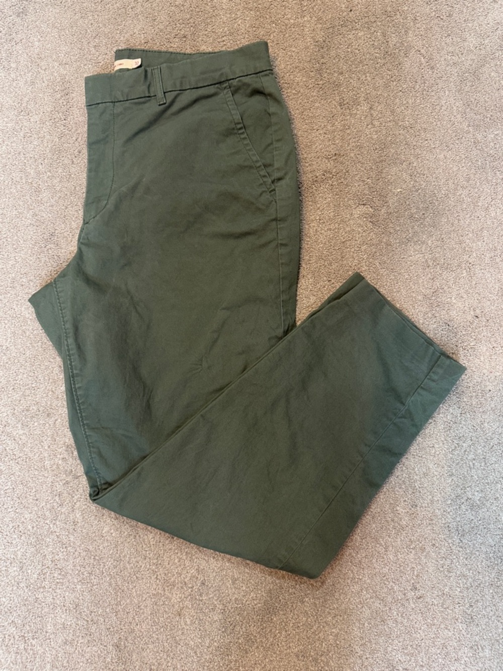 Levi’s Green Essential Chino Pants Size 32